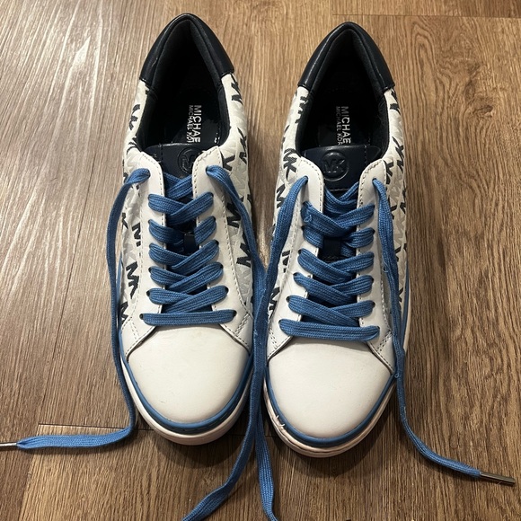 GREAT CONDITION! FREE SHIPPING! Michael Kors Sneakers - Picture 2 of 4
